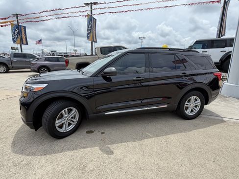 Certified 2024 Ford Explorer XLT RWD image 12