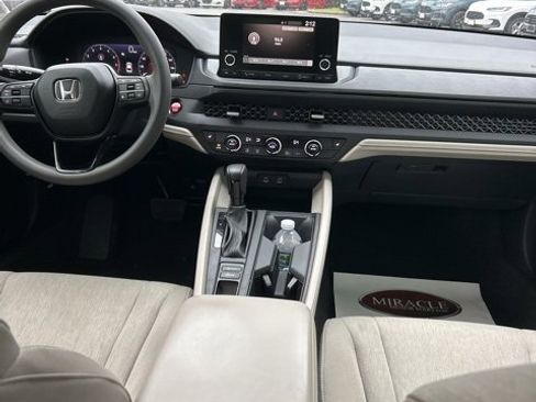 Used 2023 Honda Accord EX image 10