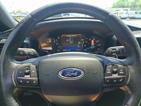 Certified 2020 Ford Explorer XLT w/ Comfort Package AWD/4WD image 19