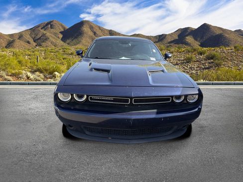 Used 2015 Dodge Challenger SXT RWD image 7