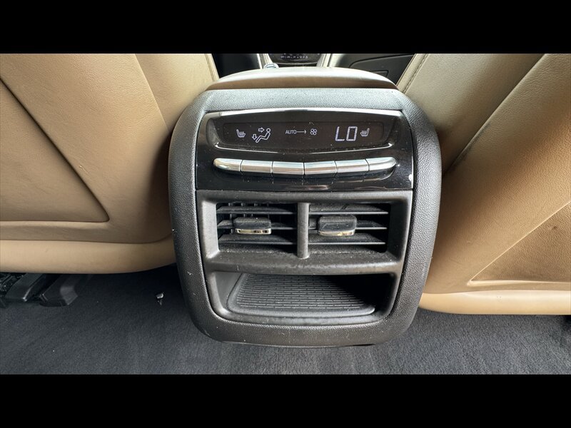 Used 2017 Cadillac XT5 Platinum AWD/4WD image 27