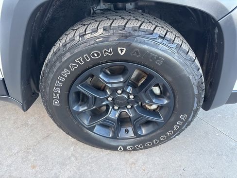 Used 2022 Jeep Cherokee Latitude w/ Sun & Sound Group image 12