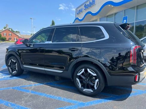 Used 2023 Kia Telluride EX w/ EX Captain's Chair Package FWD image 8