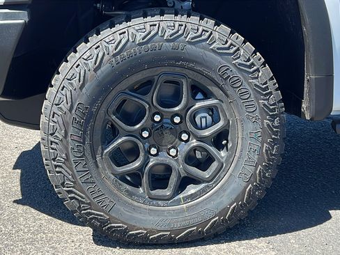 New 2026 Chevrolet Silverado 1500 ZR2 w/ ZR2 Bison Edition AWD/4WD image 12