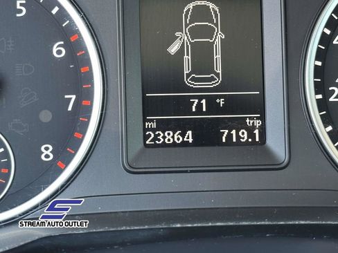 Used 2018 Volkswagen Tiguan Limited w/ Premium Package image 23