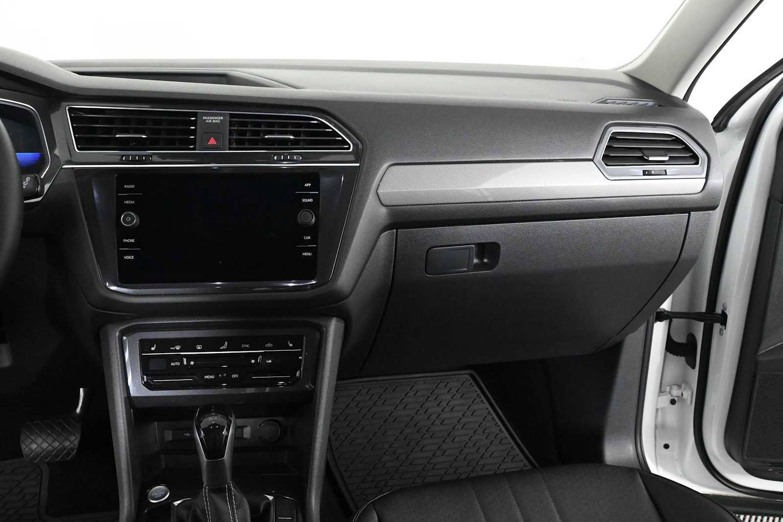 Certified 2022 Volkswagen Tiguan SE FWD image 14