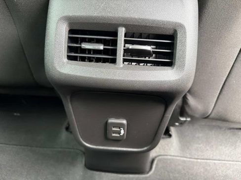 Used 2023 Chevrolet Equinox LS FWD image 20