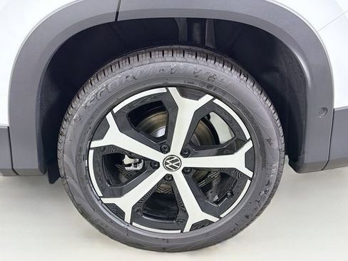 New 2026 Volkswagen Tiguan SE FWD image 30