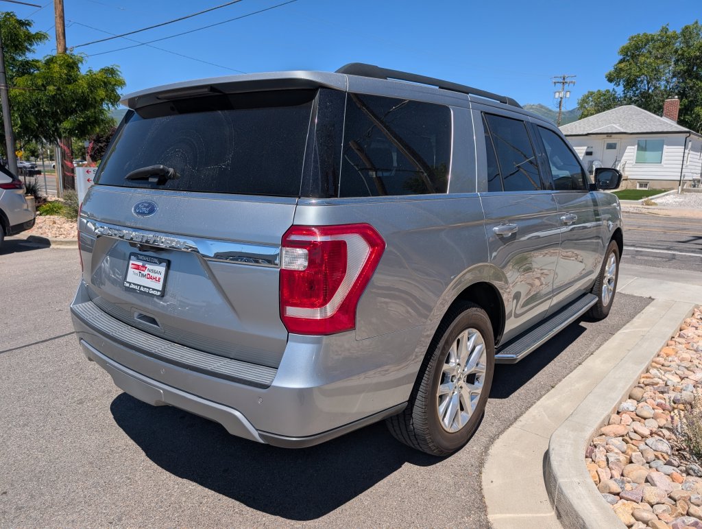 Used 2021 Ford Expedition XLT AWD/4WD image 5