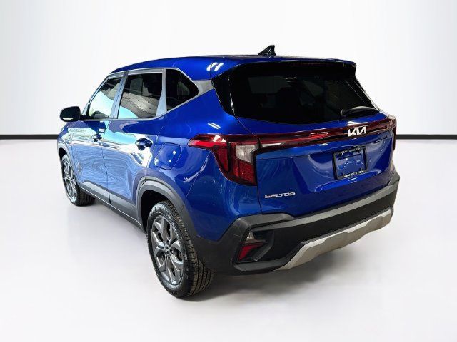 Used 2024 Kia Seltos LX AWD/4WD image 5