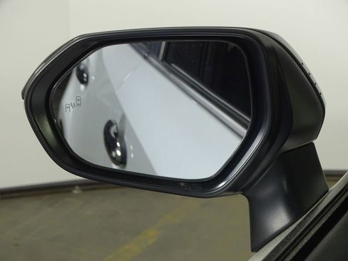 Used 2025 Toyota Corolla SE image 35