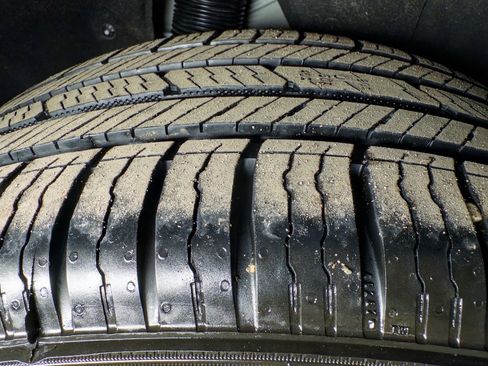 Used 2023 Tesla Model Y Long Range image 33