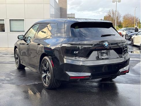 Used 2023 BMW iX xDrive50 w/ Sport Package image 7