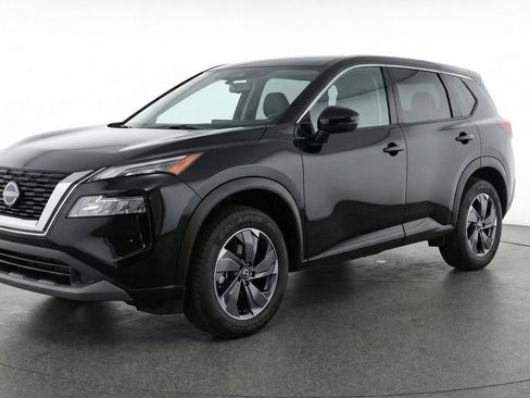 Used 2025 Nissan Rogue SV image 3