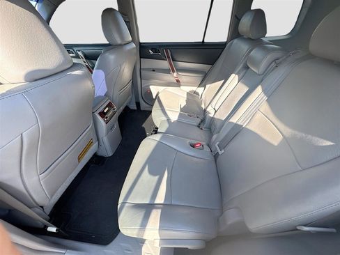 Used 2012 Toyota Highlander Limited w/ Tow Pkg image 22