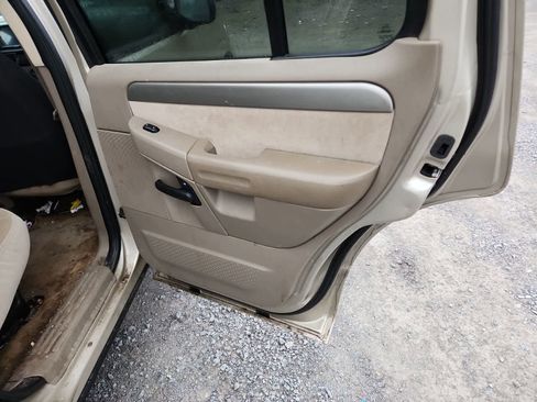 Used 2004 Ford Explorer XLT image 24