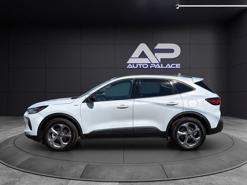 Used 2025 Ford Escape ST-Line FWD image 7