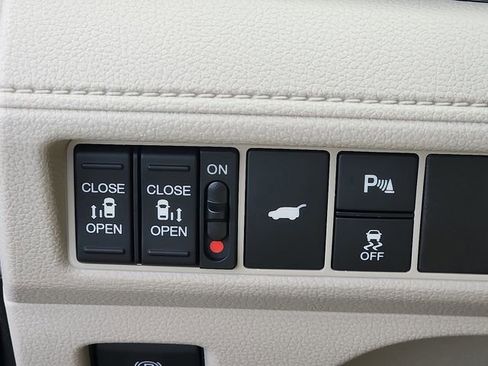 New 2026 Honda Odyssey Touring image 22