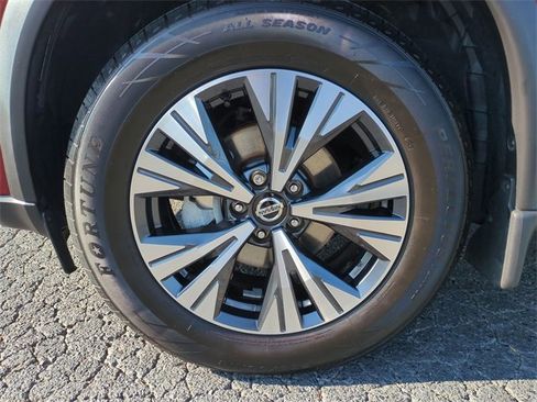 Used 2021 Nissan Rogue SV w/ Premium Package image 10