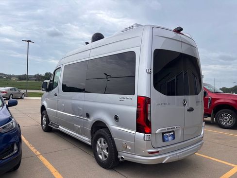 Used 2020 Mercedes-Benz Sprinter 2500 image 3