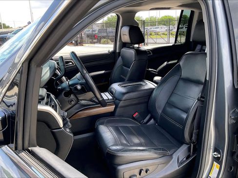 Used 2020 GMC Yukon XL Denali w/ Denali Premium Package image 8