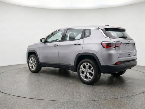 Used 2025 Jeep Compass Latitude AWD/4WD image 6