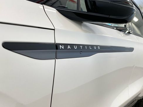 New 2026 Lincoln Nautilus Reserve w/ Jet Appearance Package AWD/4WD image 13