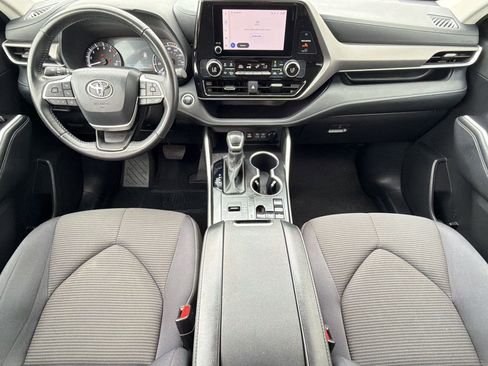 Used 2025 Toyota Highlander LE image 15