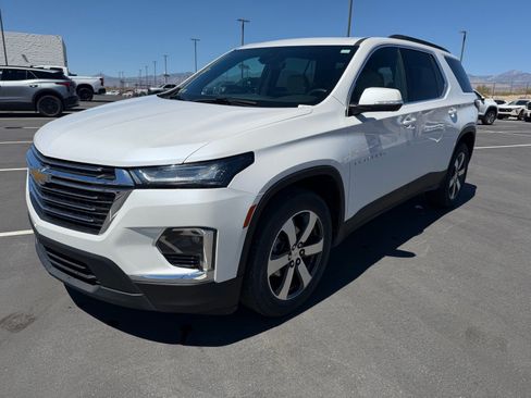 Used 2022 Chevrolet Traverse LT w/ LT Premium Package FWD image 7