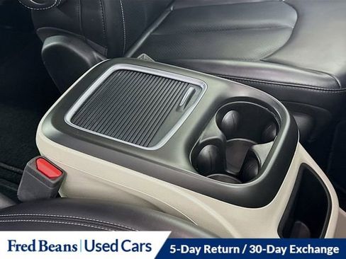 Used 2023 Chrysler Pacifica Touring-L FWD image 42