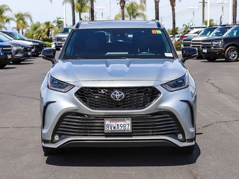 Used 2021 Toyota Highlander XSE image 2