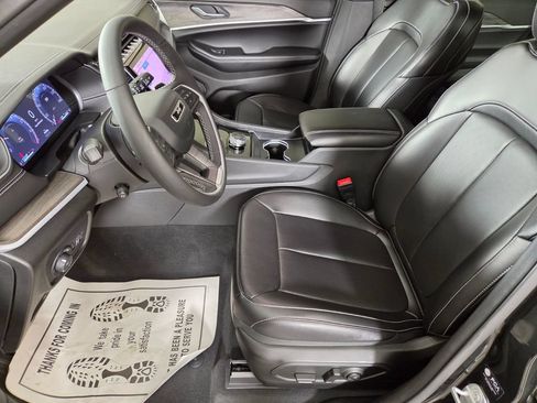 Used 2024 Jeep Grand Cherokee Limited w/ Luxury Tech Group II RWD image 15