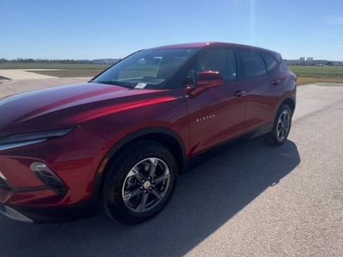 Certified 2025 Chevrolet Blazer LT AWD/4WD image 4