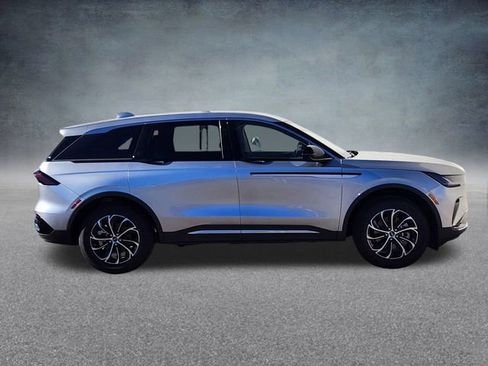 New 2025 Lincoln Nautilus Premier image 8