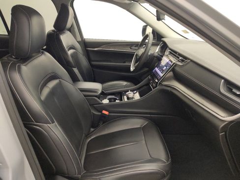 Used 2023 Jeep Grand Cherokee Limited image 21