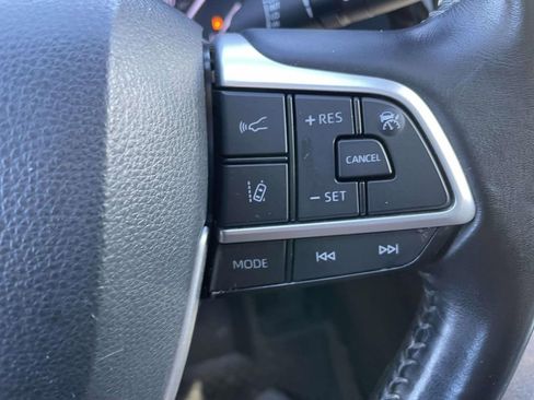 Used 2022 Toyota Highlander XLE image 35