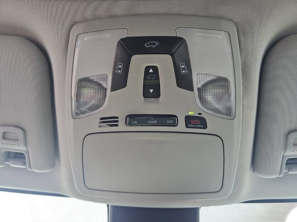 Used 2018 Toyota Sienna XLE w/ XLE Navigation Package FWD image 23