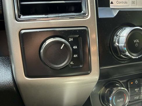 Used 2019 Ford F150 Lariat AWD/4WD image 16