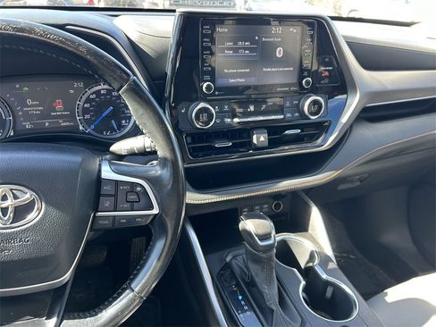 Used 2022 Toyota Highlander Bronze Edition image 22