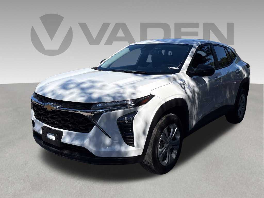 Used 2024 Chevrolet Trax LS FWD image 1