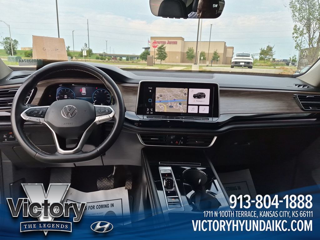 Used 2024 Volkswagen Atlas SEL AWD/4WD image 12