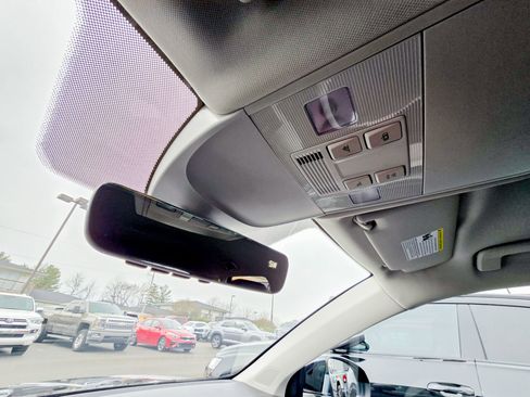 Used 2025 Volkswagen Taos SE image 35