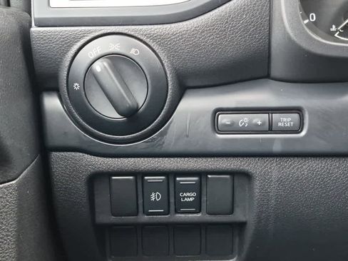 Used 2019 Nissan Titan S image 14