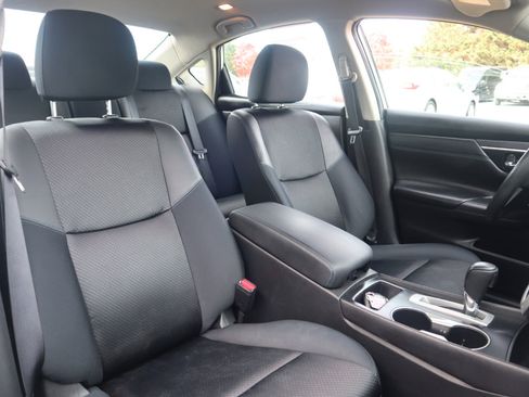 Used 2016 Nissan Altima 2.5 SR w/ LED Appearance Package image 37