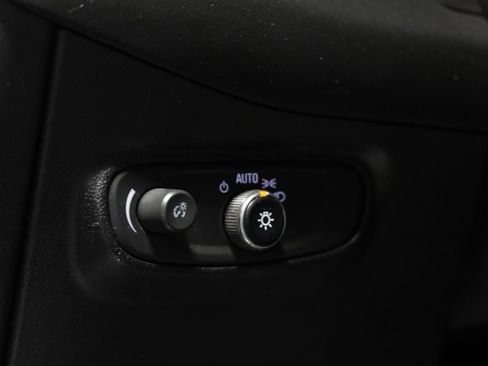 Used 2018 Chevrolet Equinox LT image 20