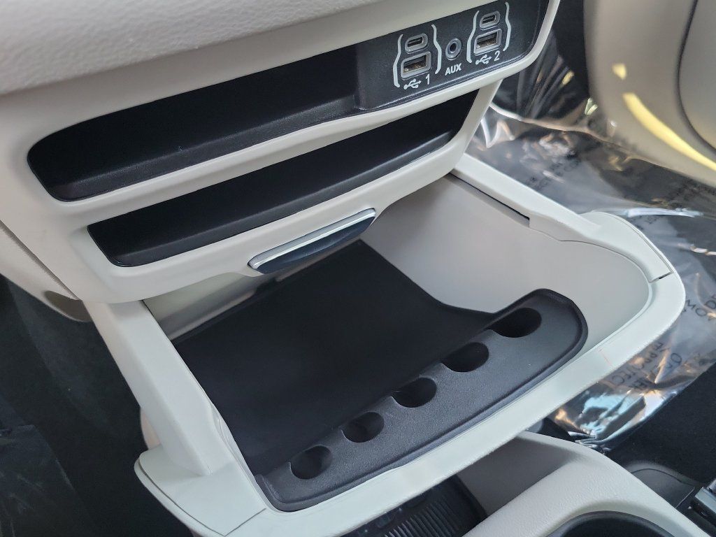 Used 2024 Chrysler Voyager LX FWD image 13