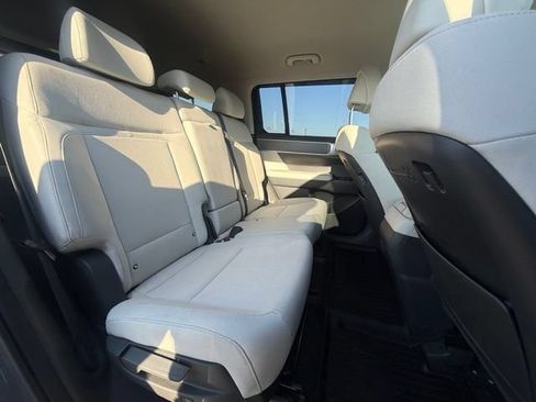 Used 2024 Hyundai Santa Fe SE AWD/4WD image 11