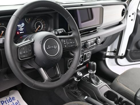 Used 2025 Jeep Wrangler Unlimited Sport AWD/4WD image 12