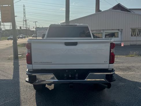 Used 2024 Chevrolet Silverado 2500 LT AWD/4WD image 5