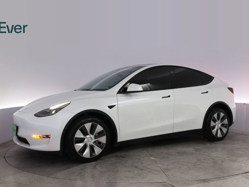 Used 2023 Tesla Model Y Long Range AWD/4WD image 18